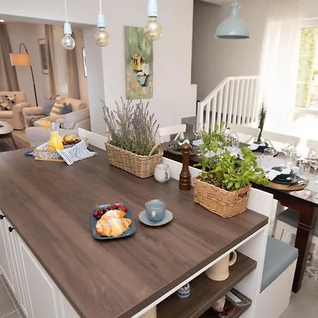 Greentree - With Private Pool Close To Budapest Вилла