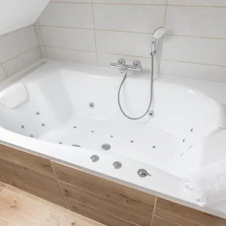 Greentree - With Private Pool Close To Budapest *