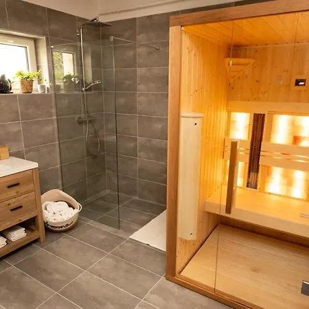 Greentree - With Private Pool Close To Budapest ブダカラース