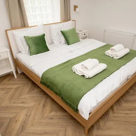 Villa Greentree - With Private Pool Close To Budapest